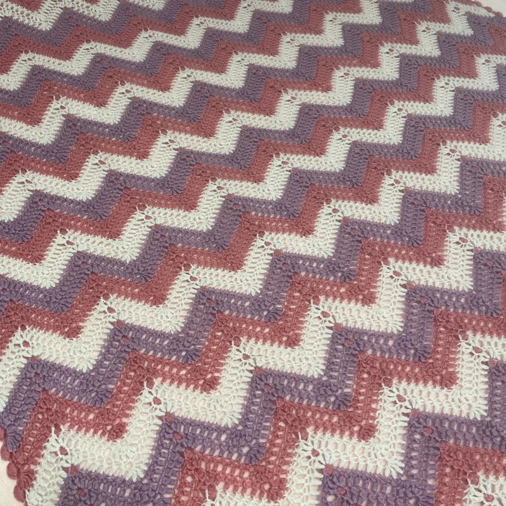 Vintage Handmade Afghan Crochet Blanket Chevron Pattern BOHO Retro Granny 54x78